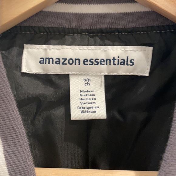 Amazon Essentials Men's Lightweight Bomber Jacket - Picture 3 of 7